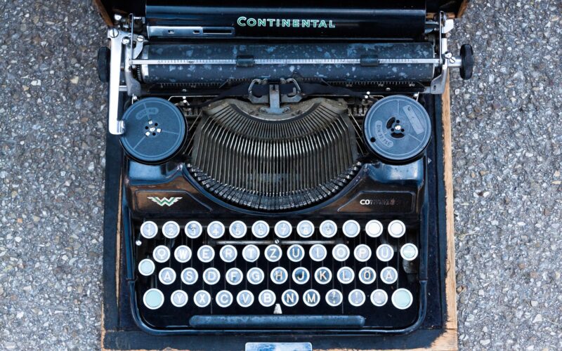 travelblog-freepixabayfoto-typewriter-795091_1920