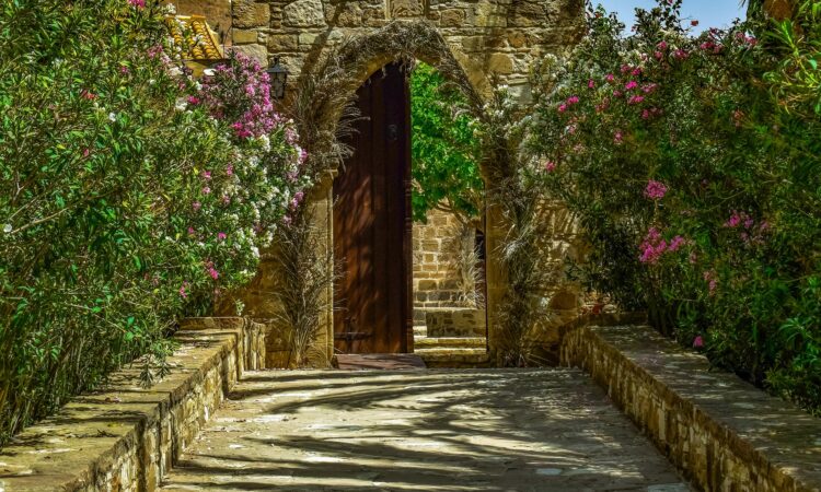 Kypros-freepixabayfotobig-monastery-3397233_1920